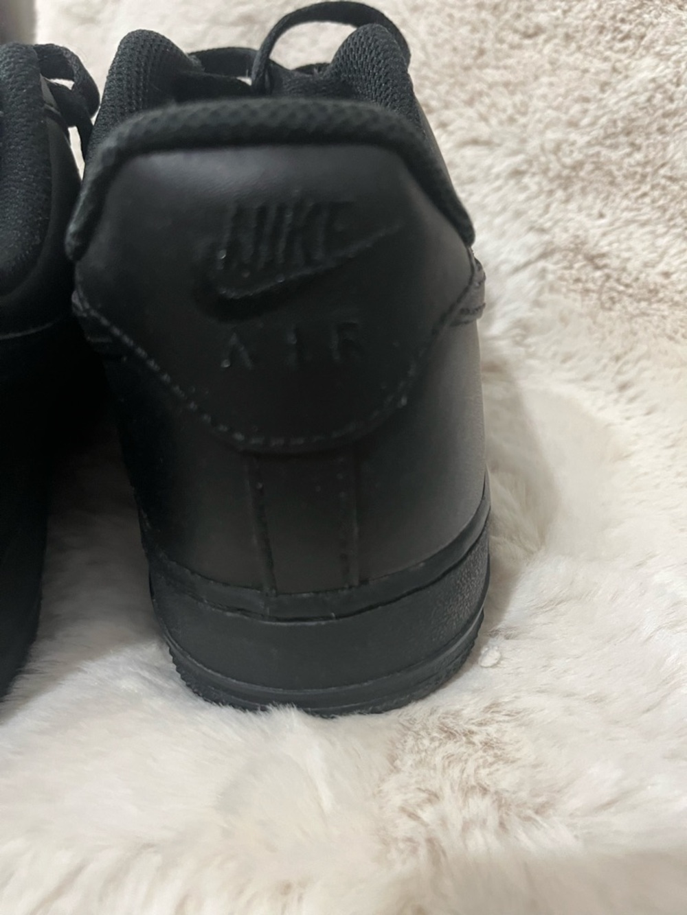 Nike Men's Black Leather Sneakers - Picture 3 of 4